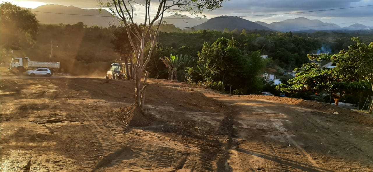 Prefeitura abre Rua em Leoventura onde nem mesmo carro transitava